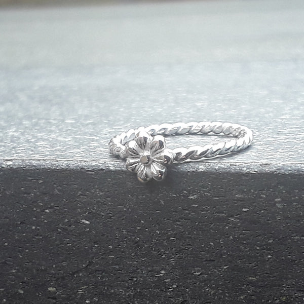 Sterling silver stacking daisy ring