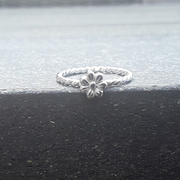 Sterling silver stacking daisy ring