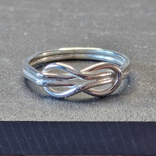Sterling Silver Knot Design Ring - UK size R.